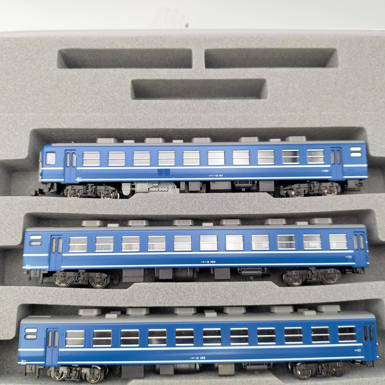 本体に目立つキズも無くキレイです。