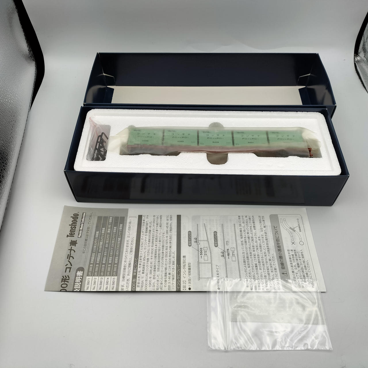 外箱にキズなどありますが、本体キレイです