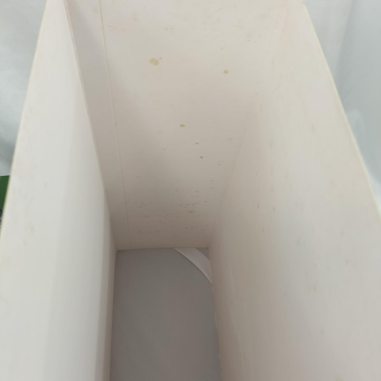 外箱 内面の汚れ