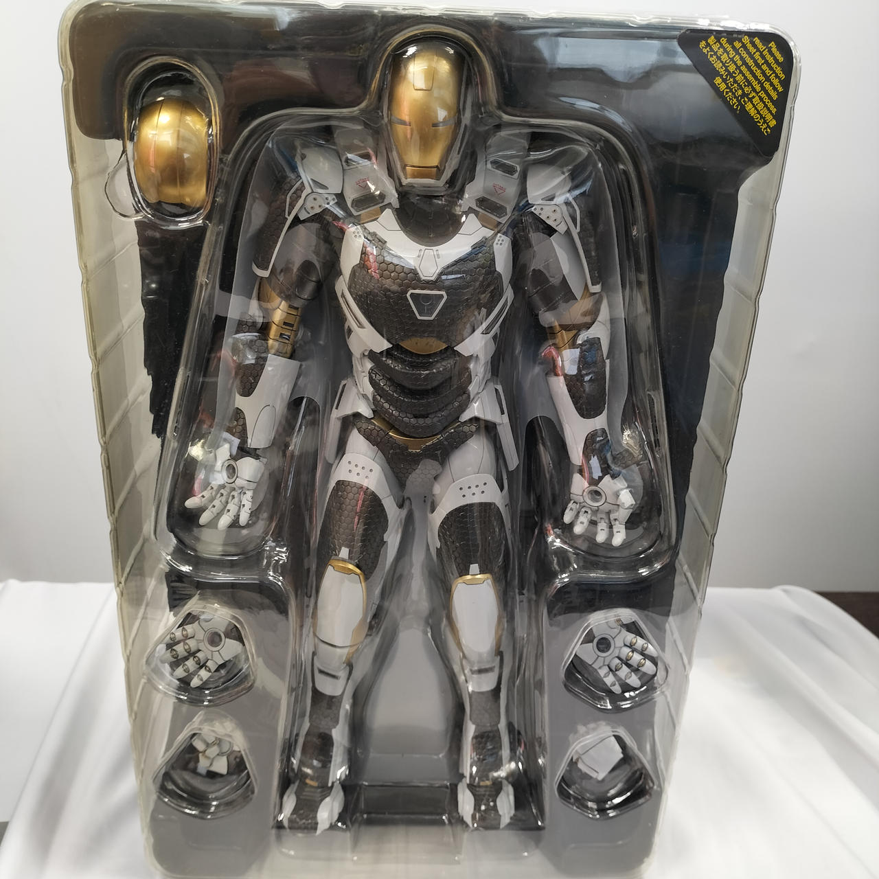 透明カバー 変色あり
