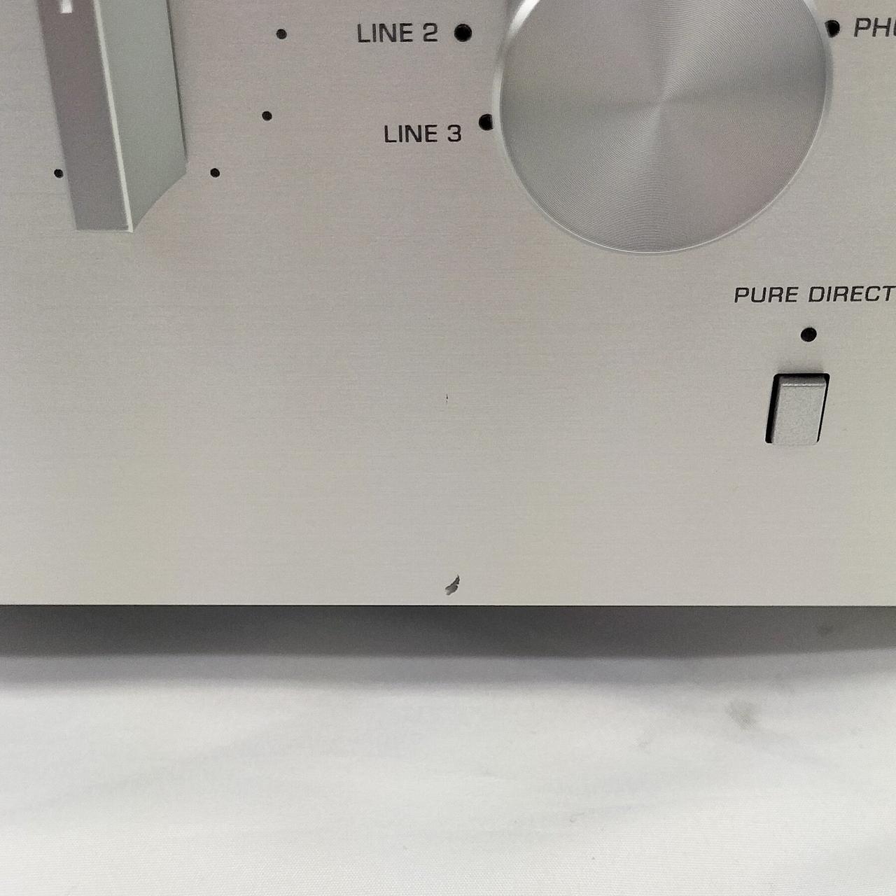 パネルに傷があります。