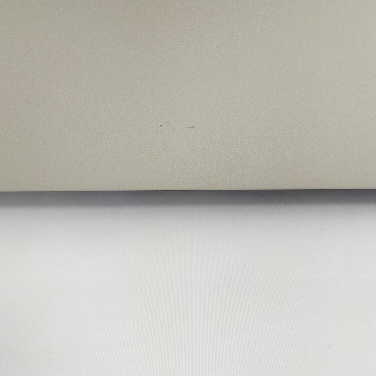 傷があります。