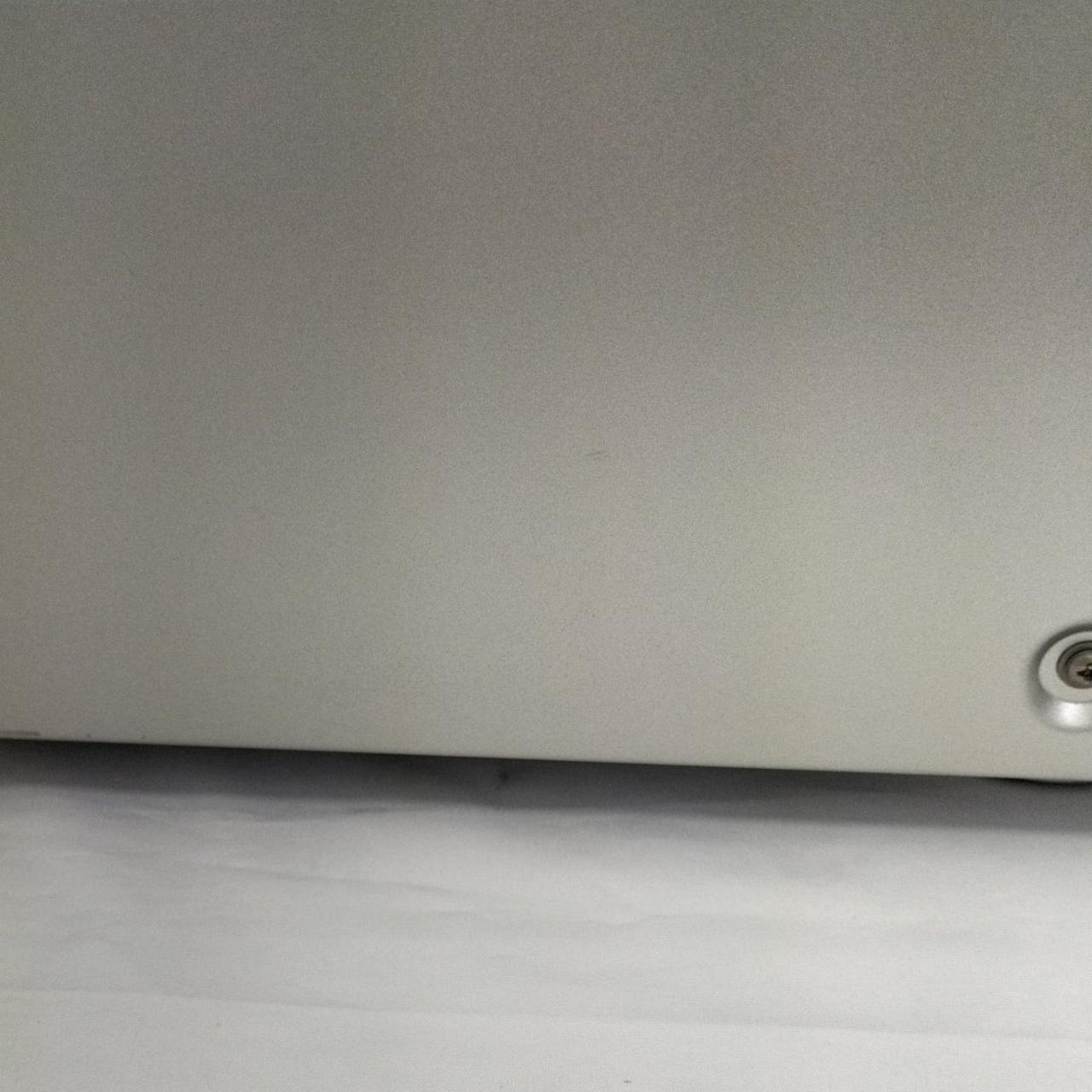 小さな傷があります。