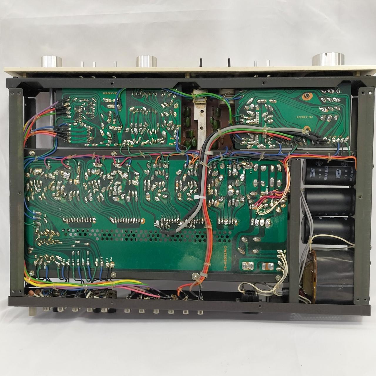 半田付けも綺麗です。