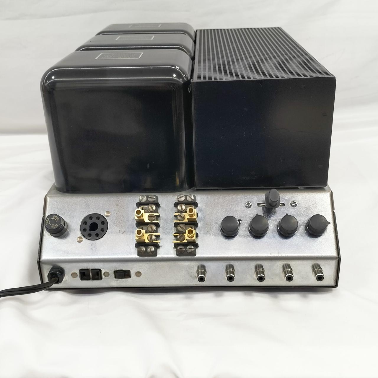 パネルに傷が有ります。