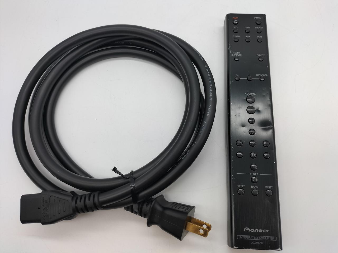 リモコン使用感あり(塗装剥がれ、ヘコミ)