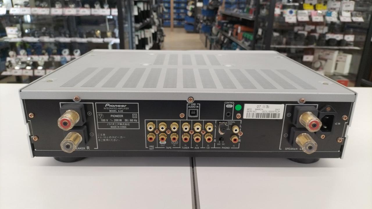 プリメインアンプ Accuphase E-4000 AB級プリメインアンプ【お取り寄せ
