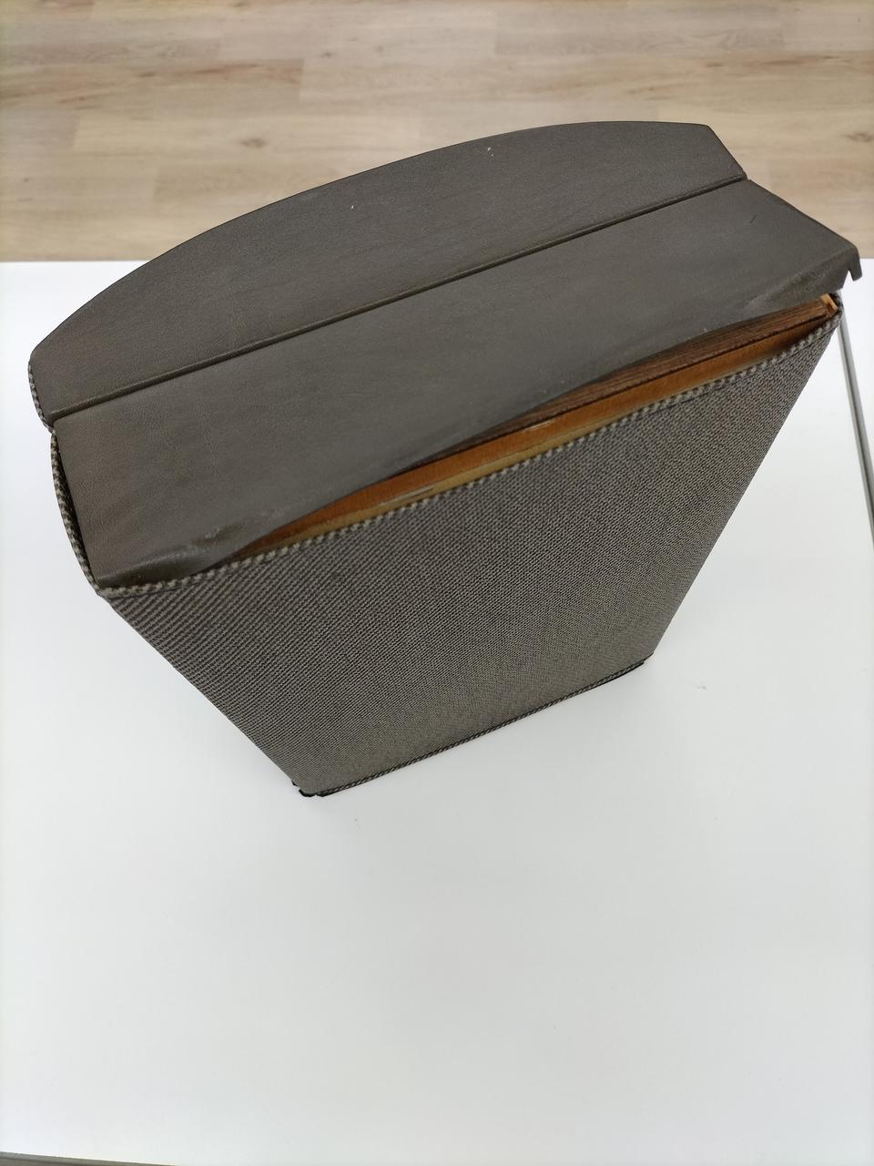 イタミ、ベタつきあり