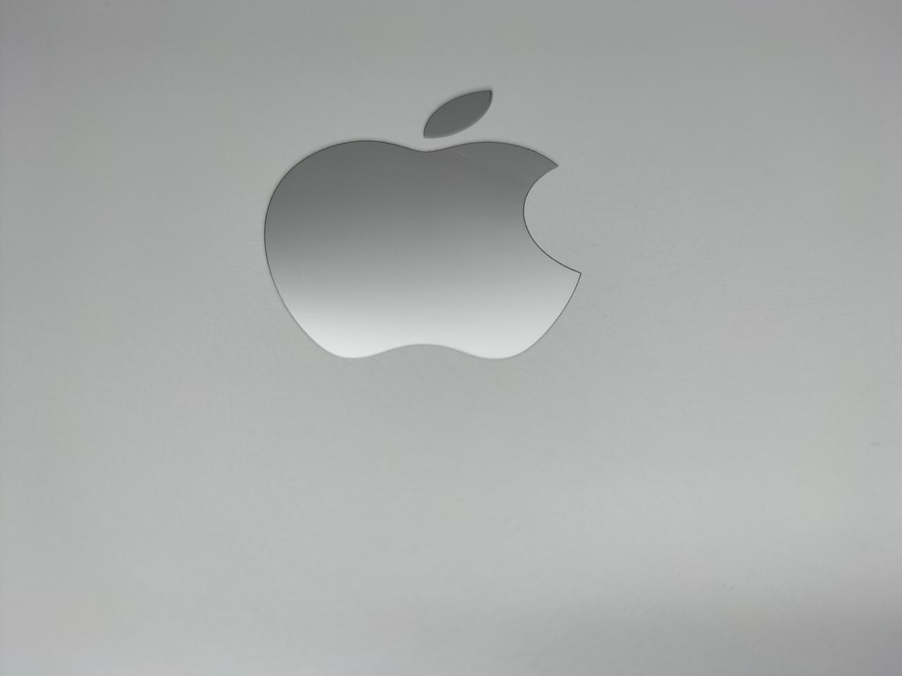 アップルマークにキズあり