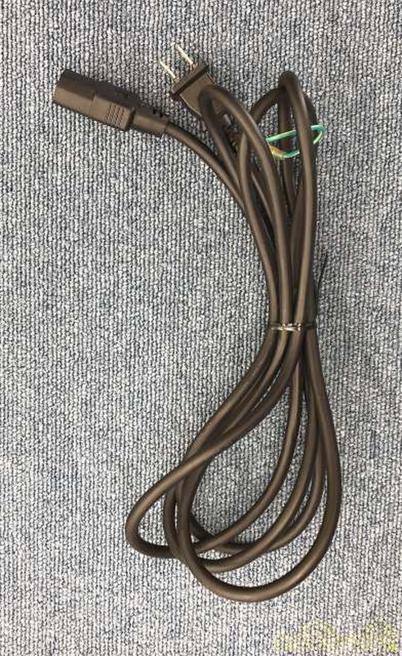 コンセント少し曲がっております