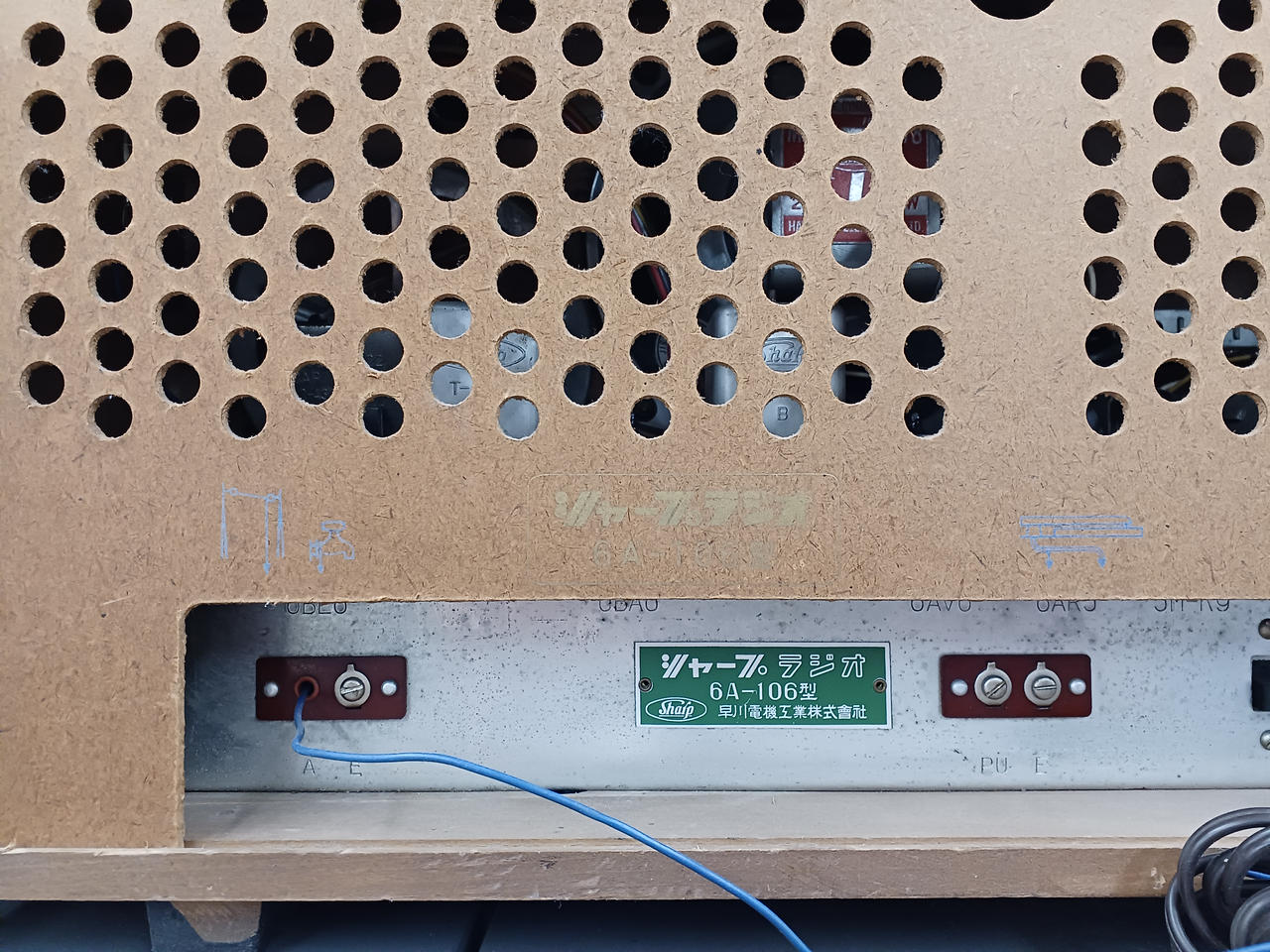 ｂｏｎ　カメラ型　電池真空管　ラジオ 真空管式ポータブルラジオの離陸