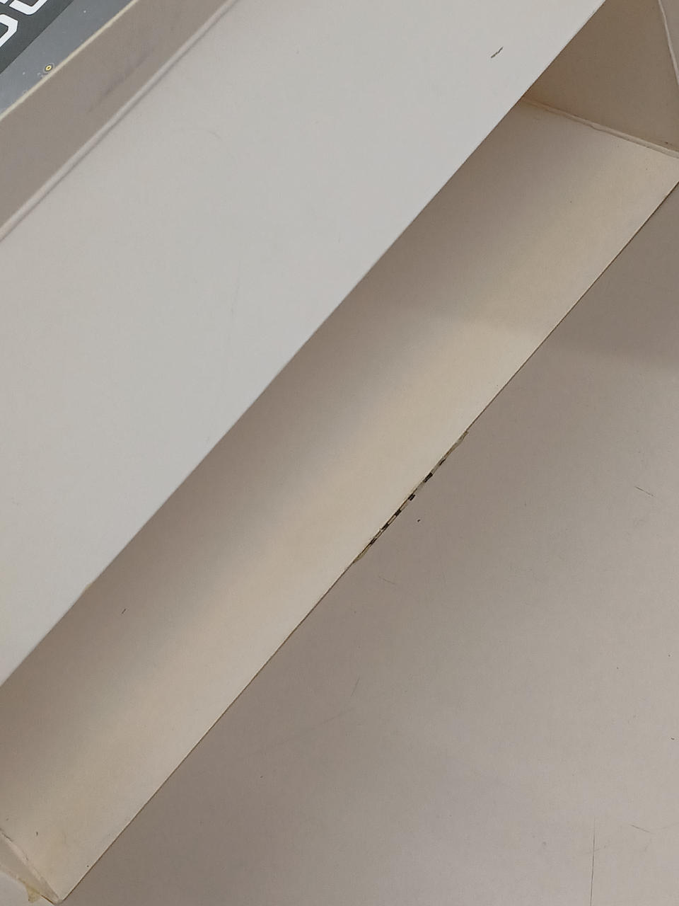 化粧箱の内側黄ばみあり