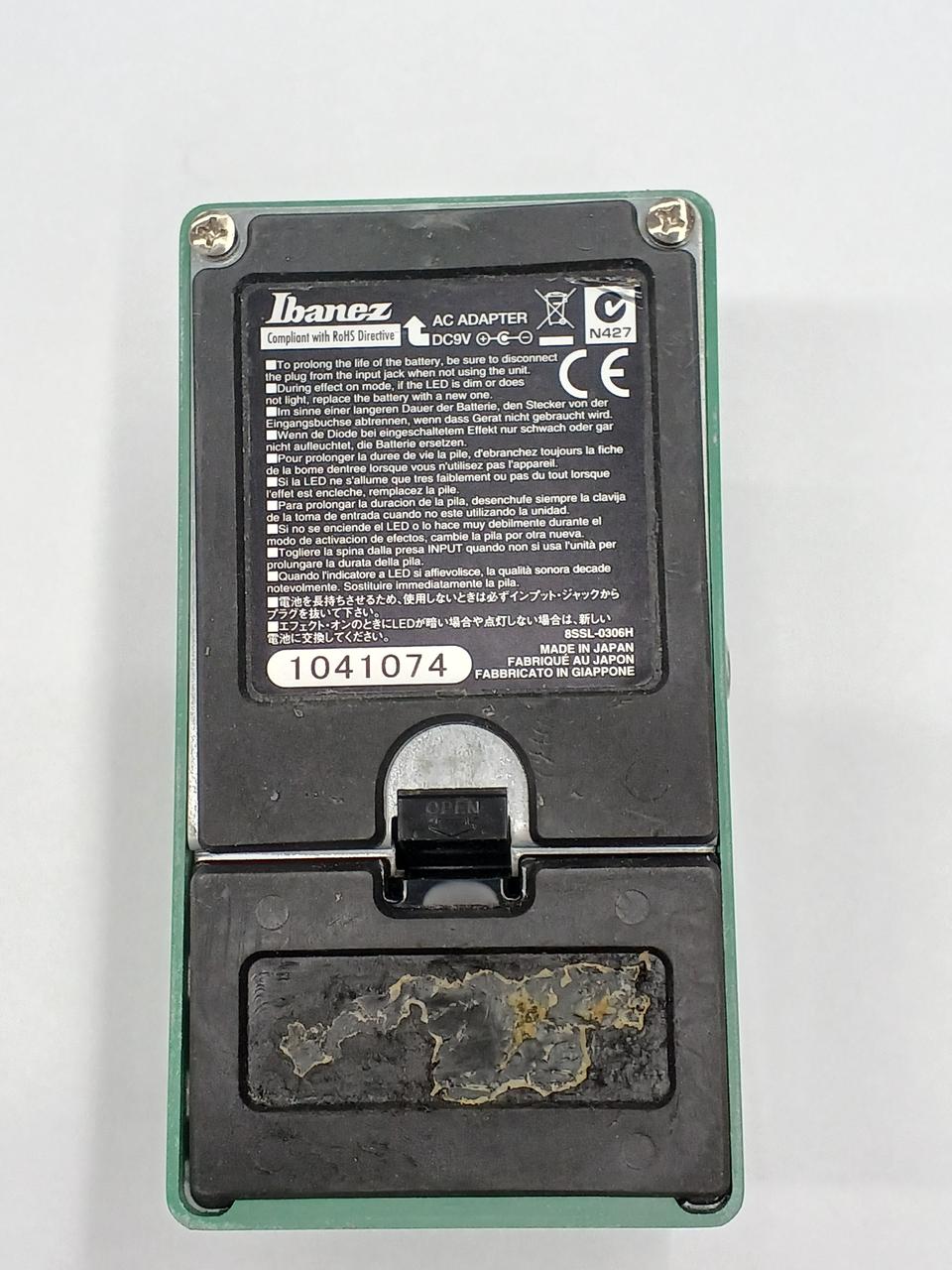 電池ふた、汚れあり