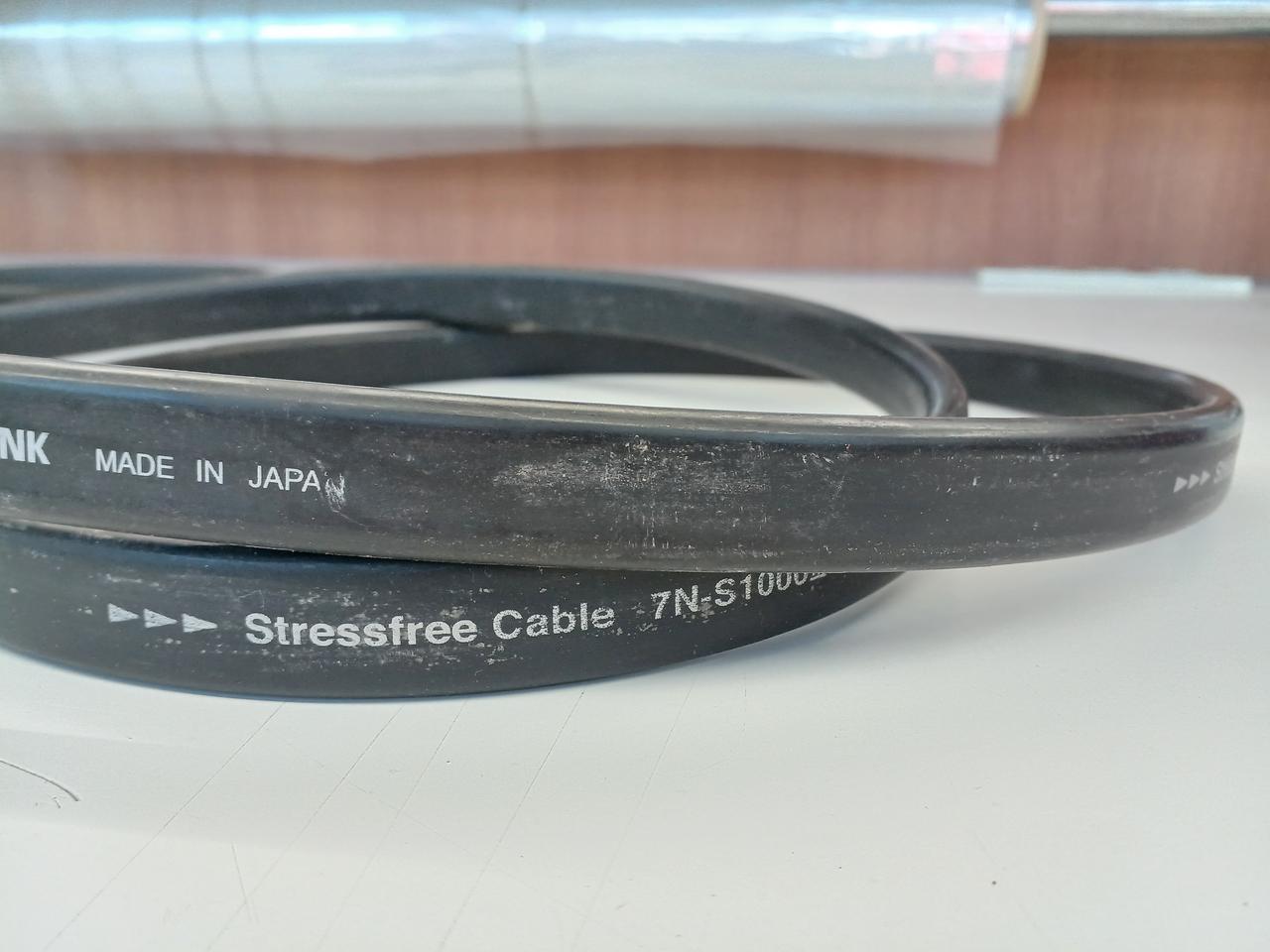 汚れと、若干のベタつきあり