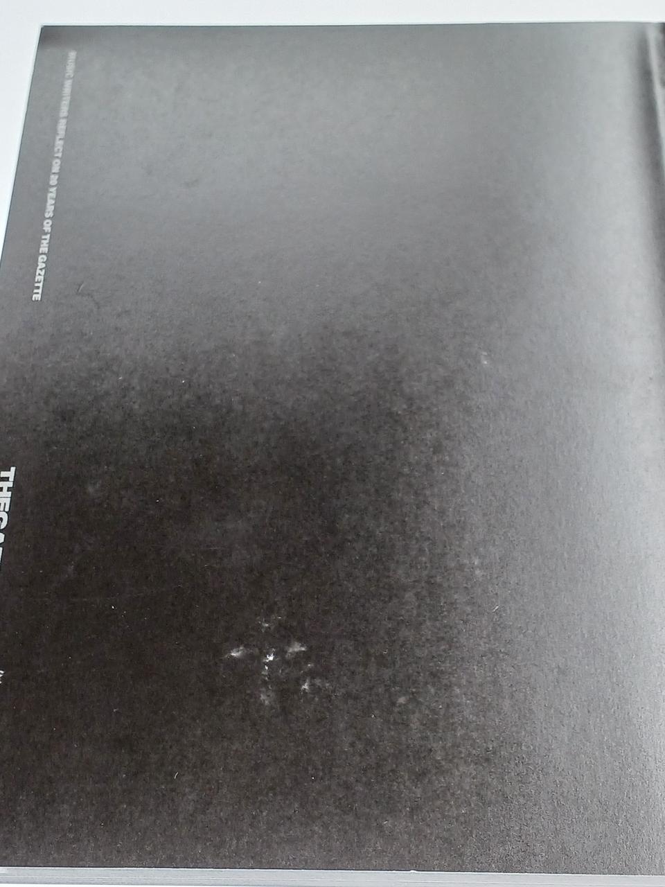 歌詞ブック裏、汚れあり