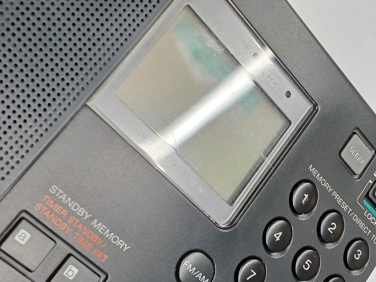 液晶部分、キズあり