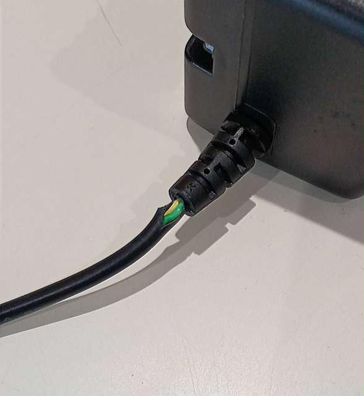 アダプターケーブル部切れあり