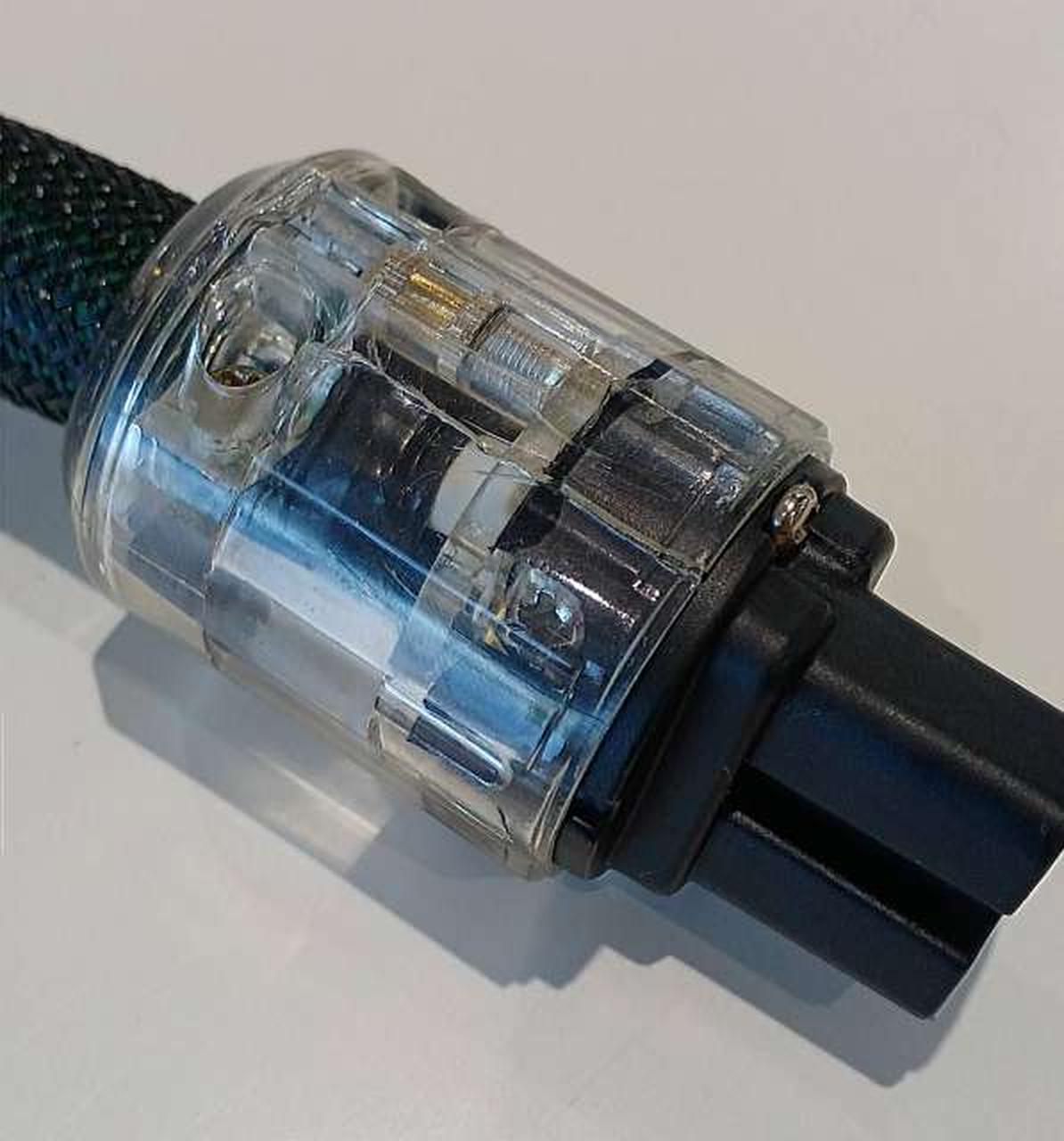 ヒビあります。