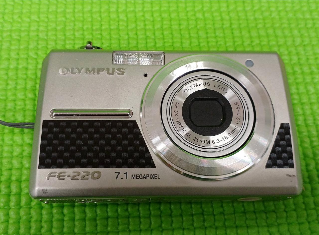 OLYMPUS FE-220 コンパクトデジタルカメラ Olympus FE-220 デジタルカメラ 7.1メガピクセル Olympus FE-220