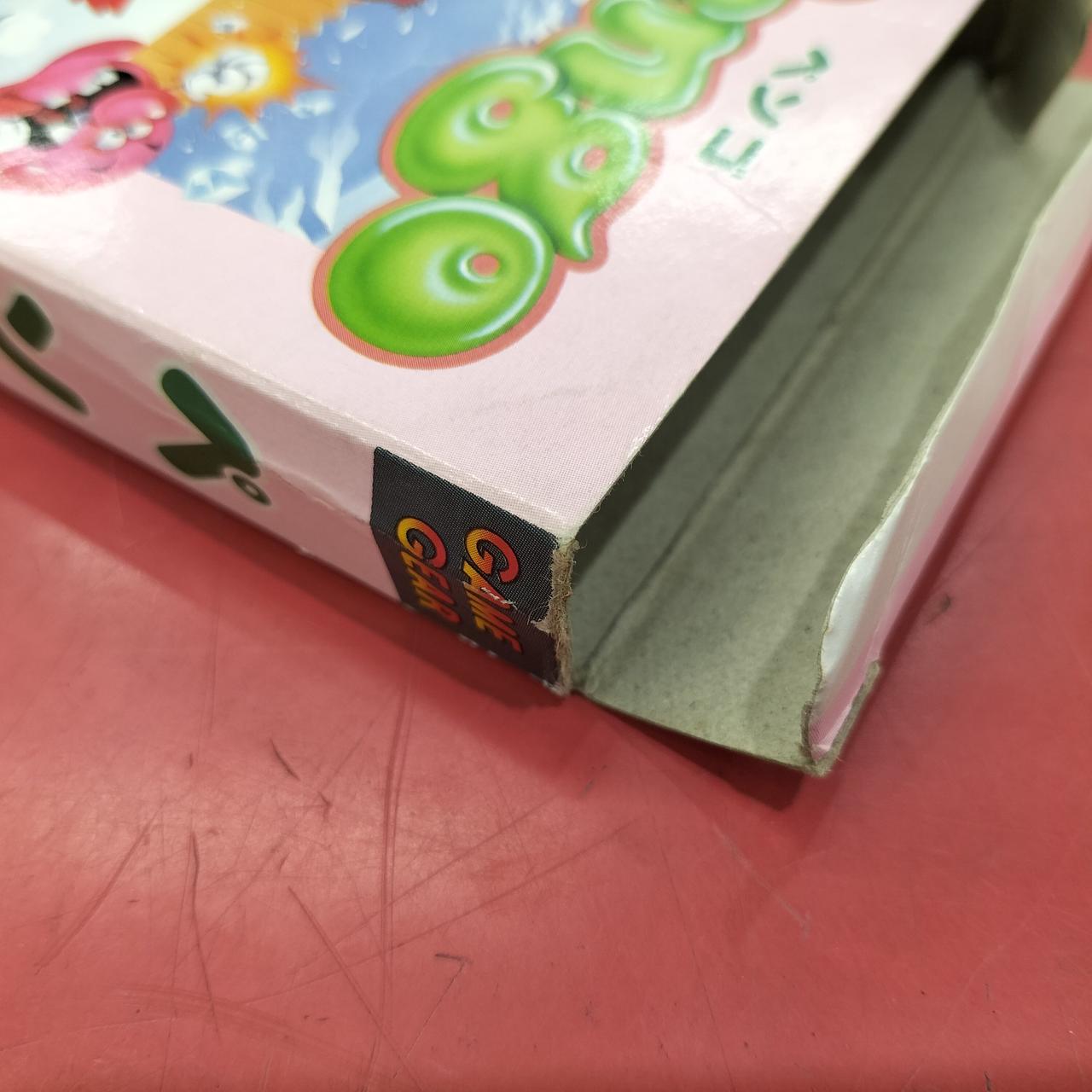 画像中央部分箱のツメ取れてます