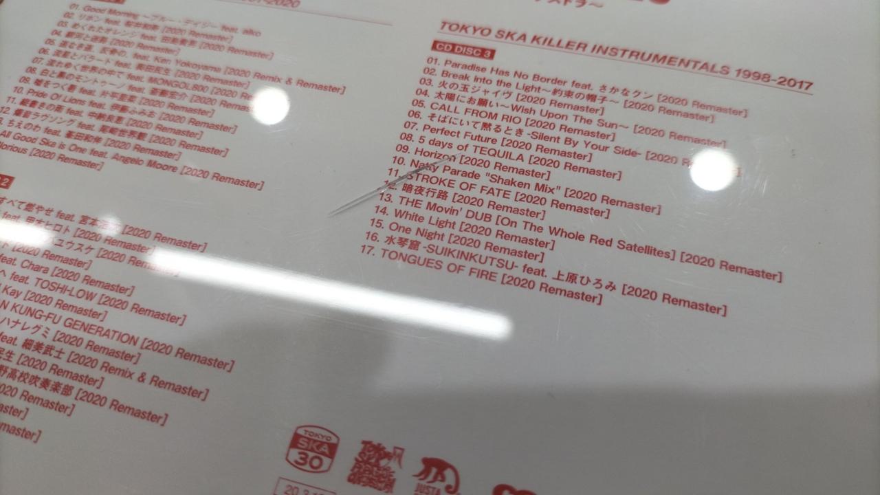 ケース裏面キズあり。