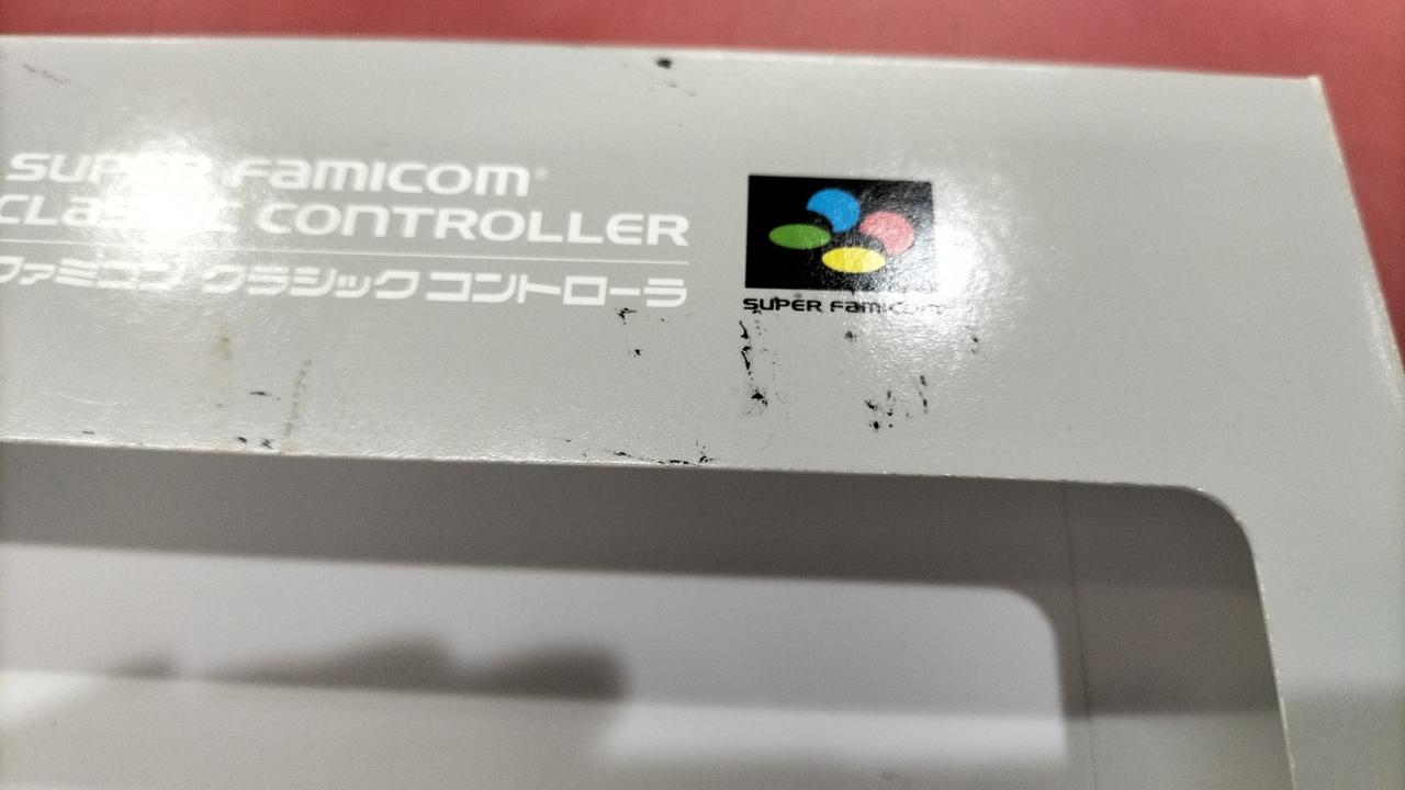 箱に汚れあり。