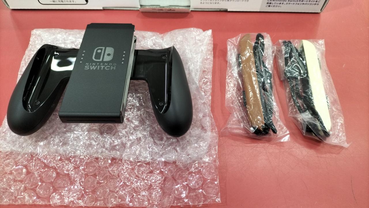 ま*ま様 Switch 本体　ニンテンドースイッチ　美品　ピカチュウ ニンテンドウ(NINTENDO)|SWITCHピカチュウ・イーブイ|HARDOFF