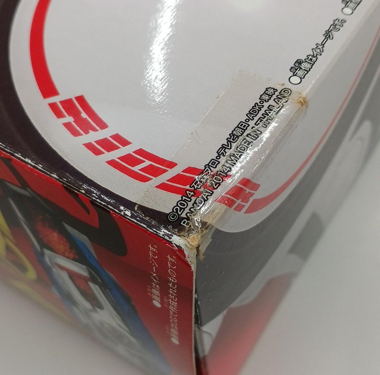 外箱の角に破れ有り