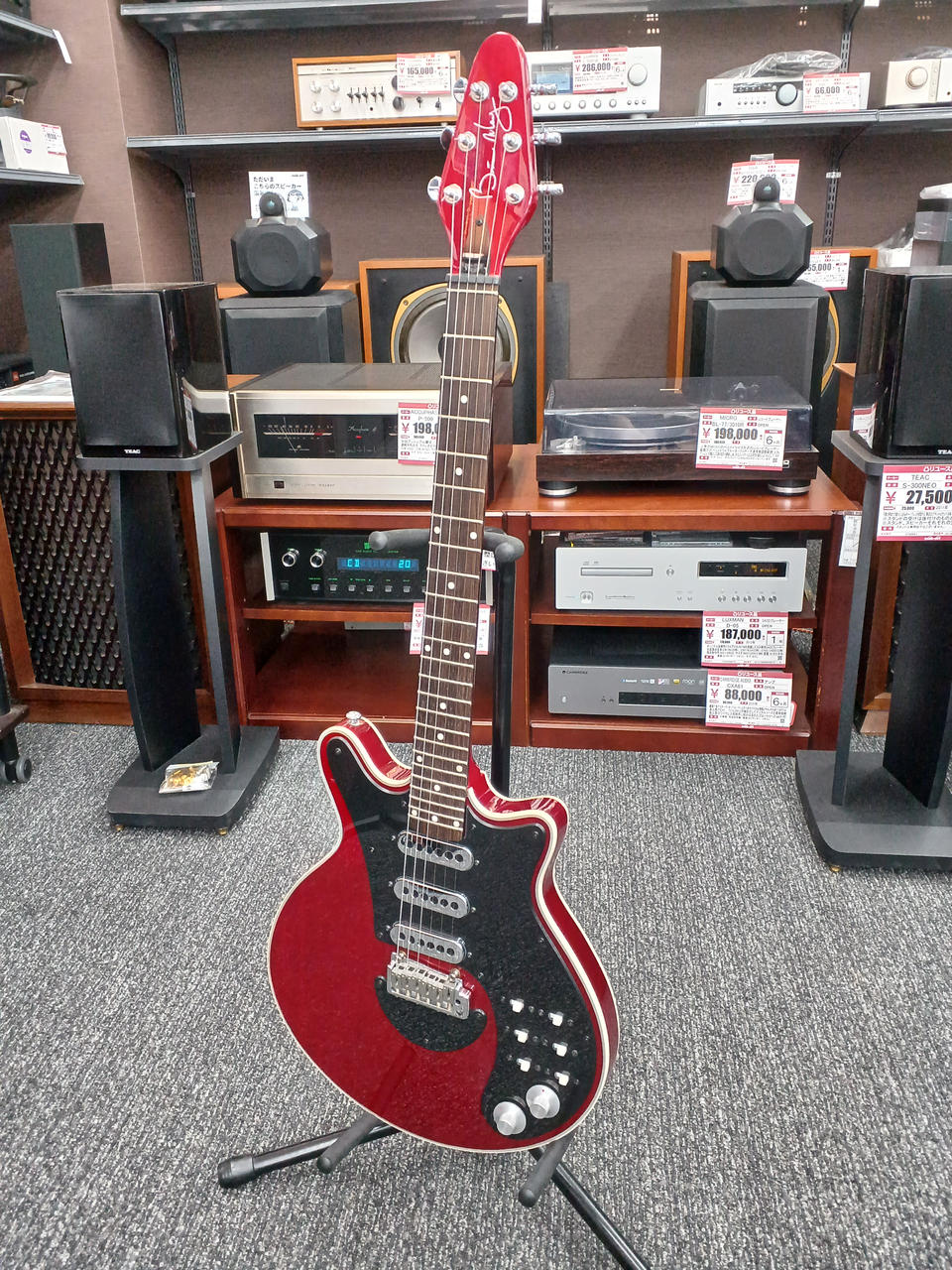 ☆値下☆ ブライアンメイのモデル？　6スイッチ搭載したFERNANDES ST ☆ブライアンメイのモデル？6スイッチ搭載したFERNANDES ST