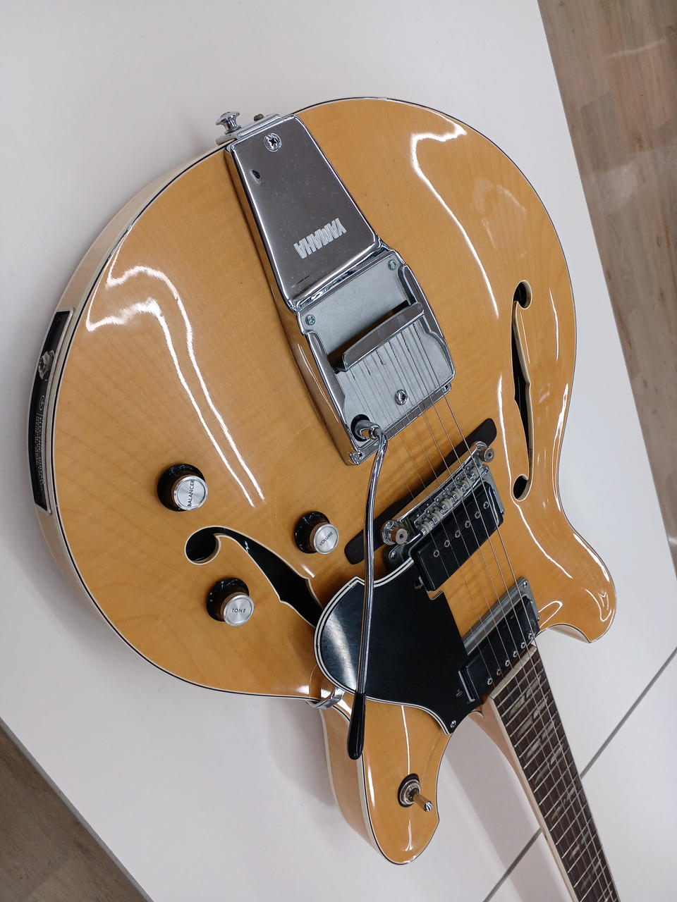 YAMAHA セミアコエレキギター Amazon | ヤマハ エレキギター セミアコースティックギター SA