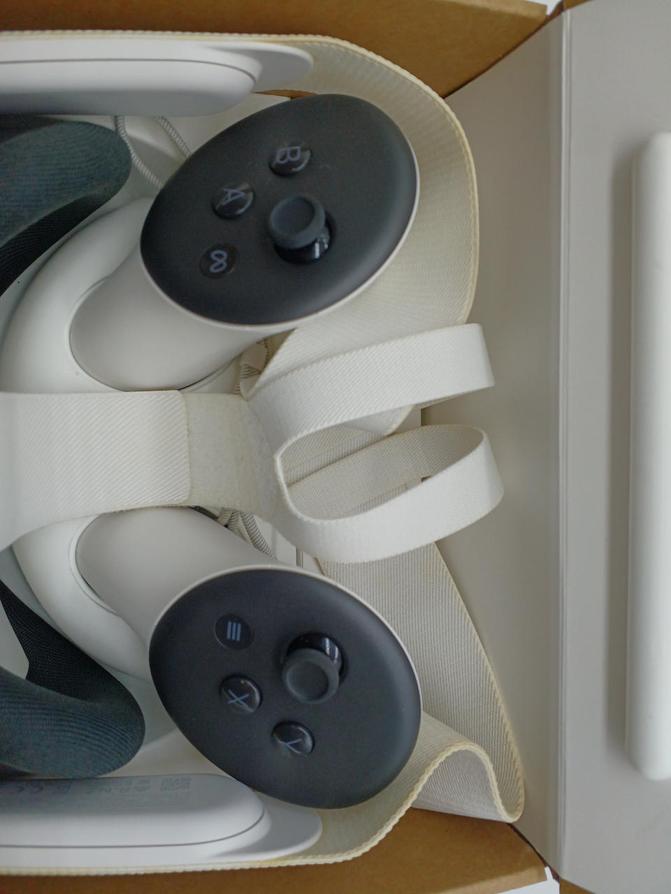 黄ばみあります。