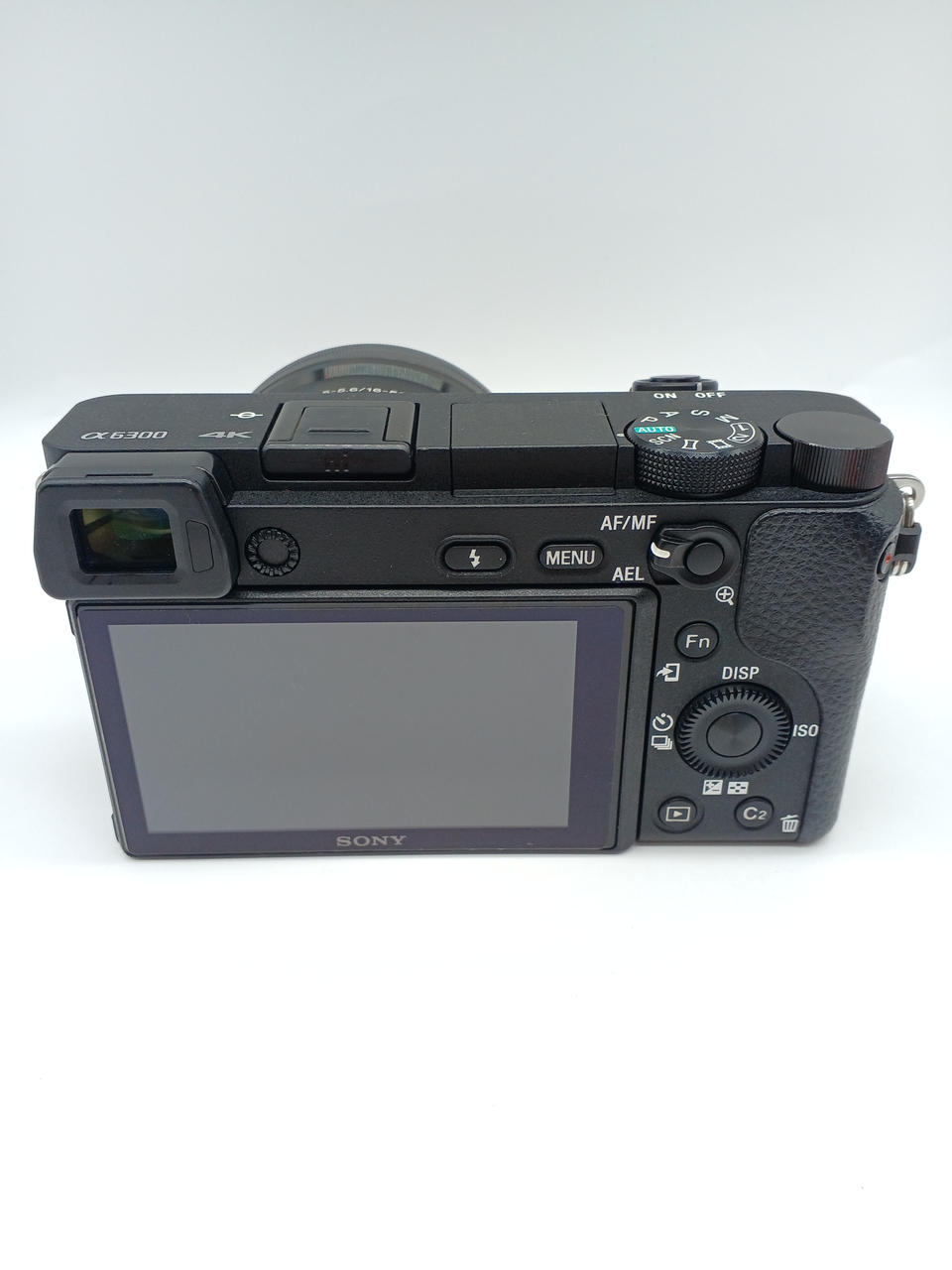 真ん中上に小さいキズあります。