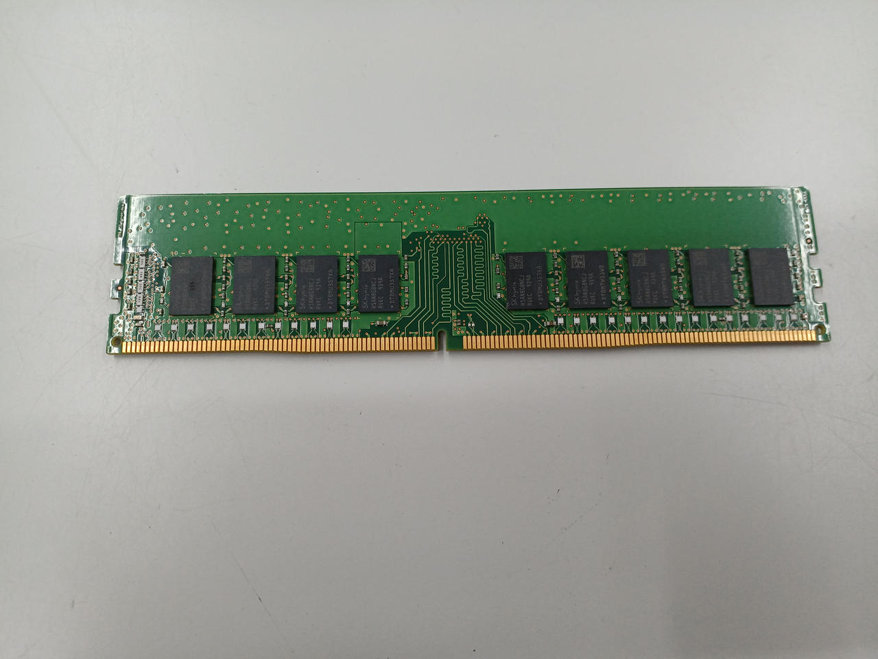 【ジャンク】NUC8i3BEK + メモリ(16GB) Brute Networks SNPW1KKYC/16G-BN - 16GB PC5-44800 DDR5