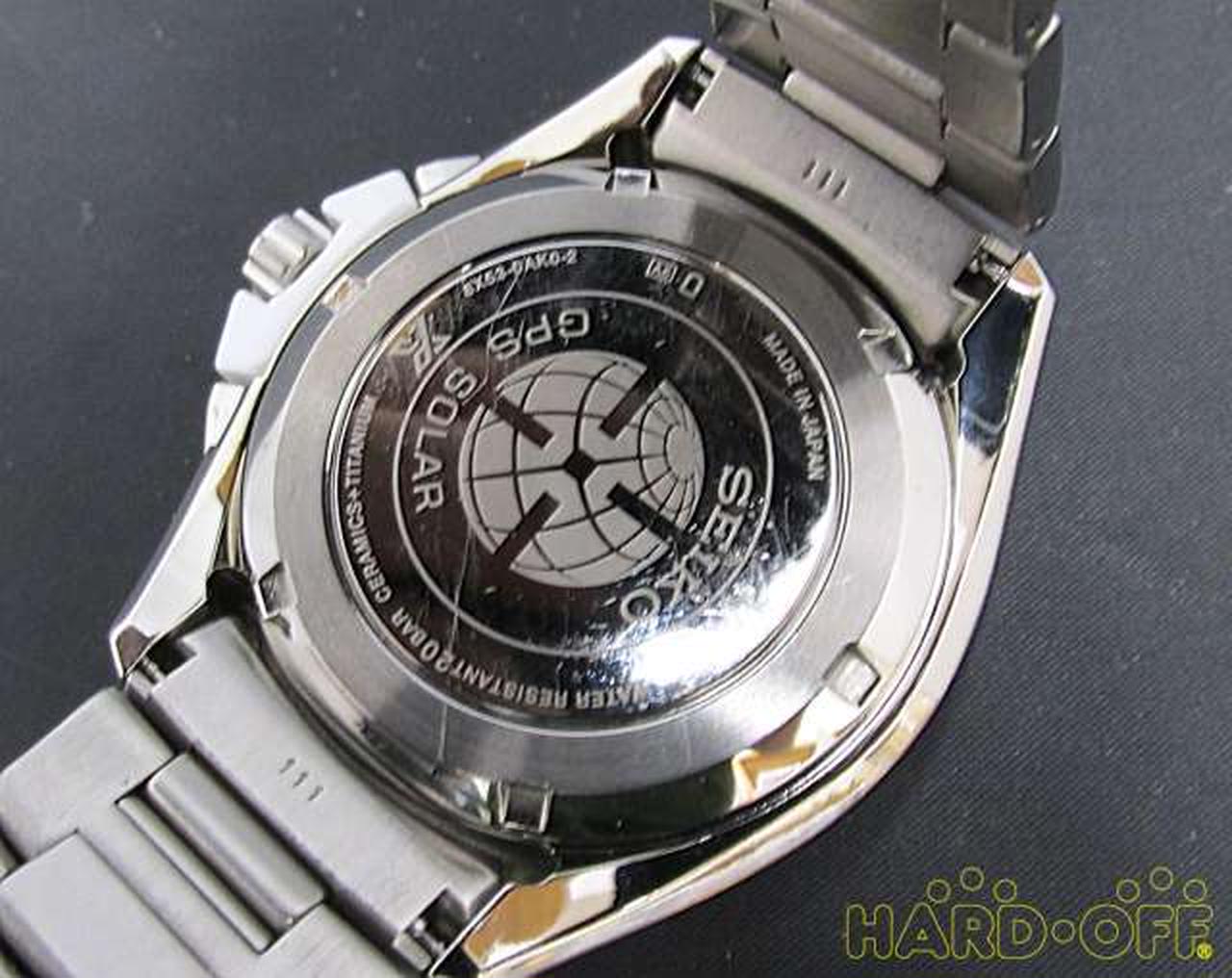 裏蓋にも小傷あり