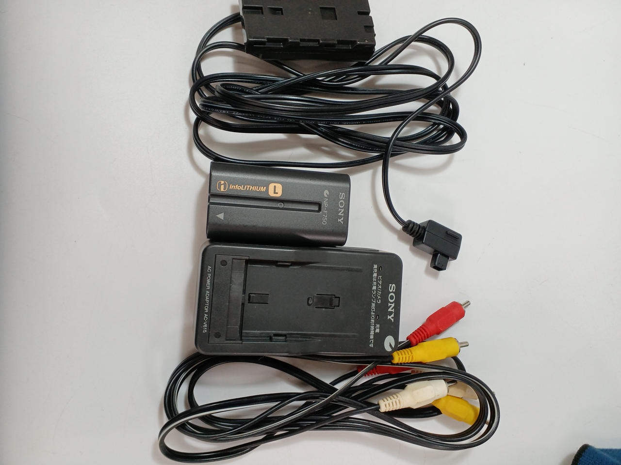 SONY DCR-PC3 ビデオカメラ バッテリー無し a3530 Used]SONY SONY DCR-PC3 digital video camera recorder
