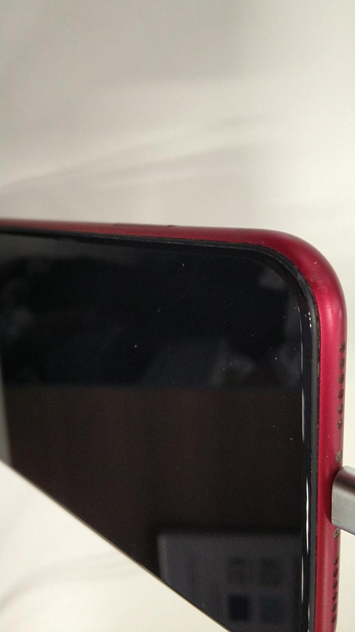 縁金属部右下のキズです