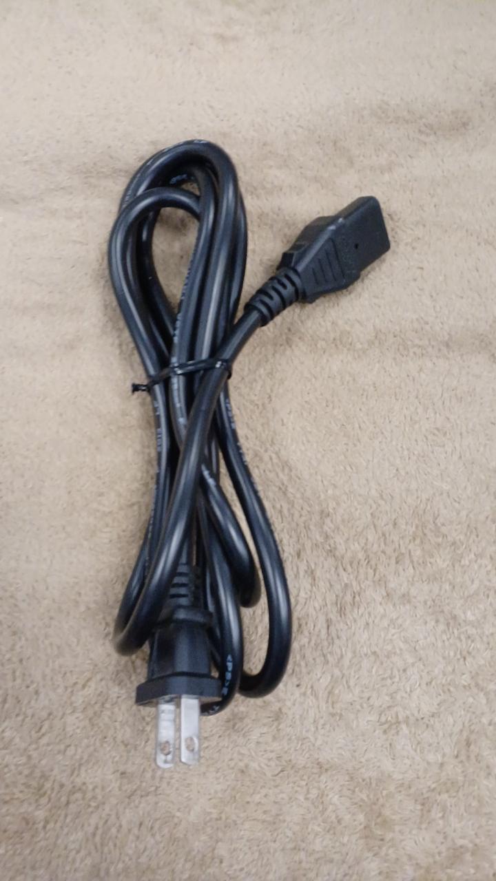 付属品ケーブルのみ。
リモコン欠品です。