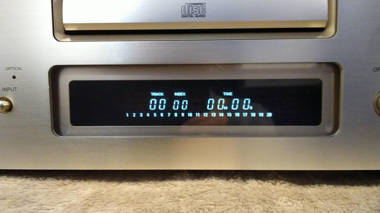 電源投入時の液晶です