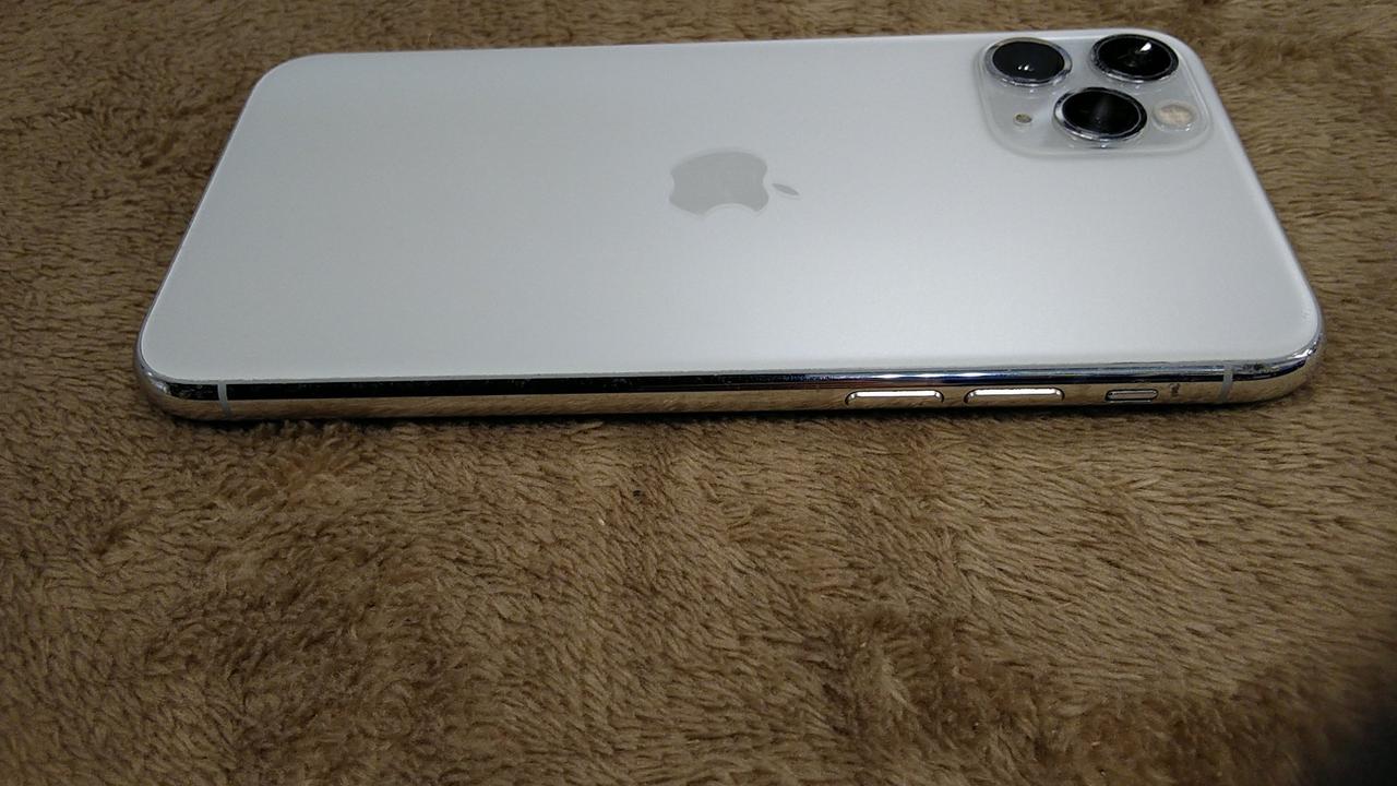 見えにくいですが横側キズ多数