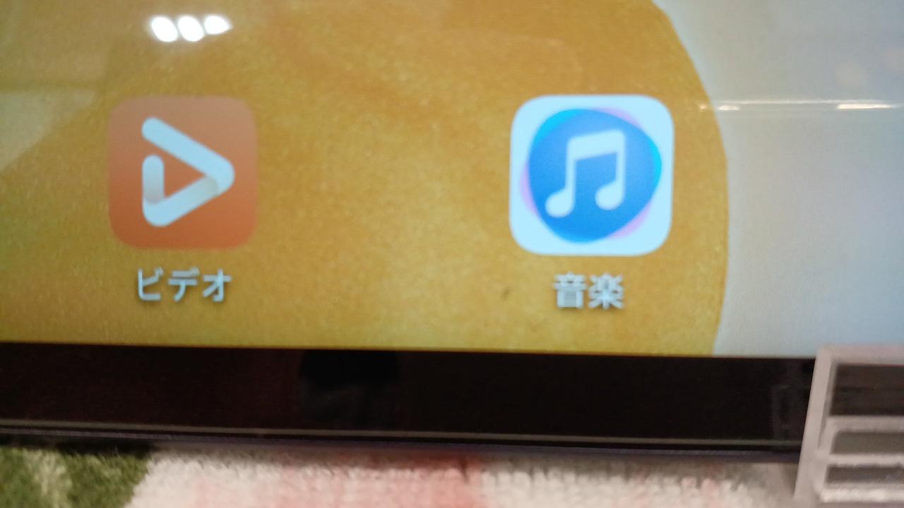 液晶に点のようなキズ汚れあり