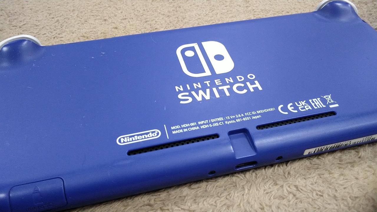 背面小キズあり