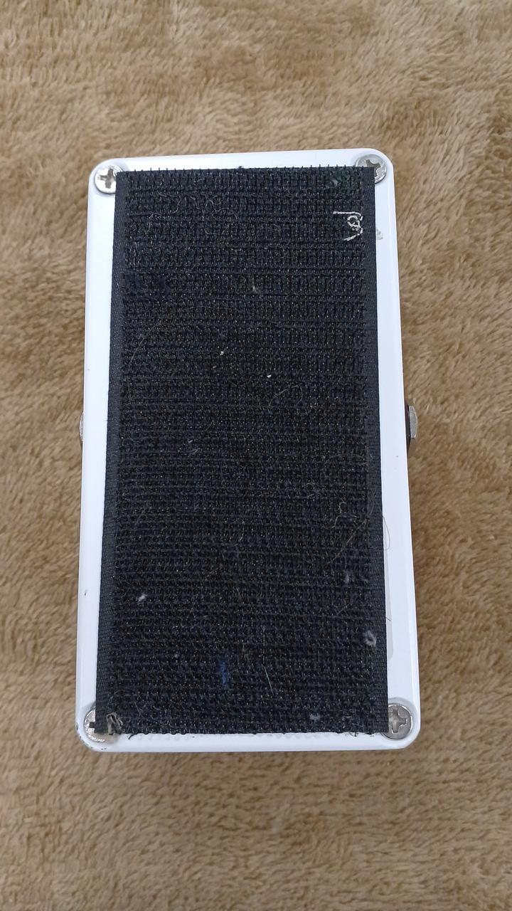 マジックテープ貼られています