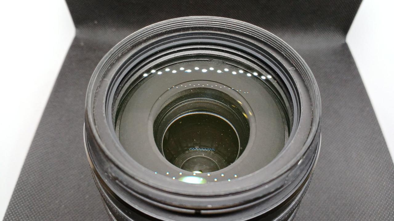 見えにくいですが、内部に曇りあり