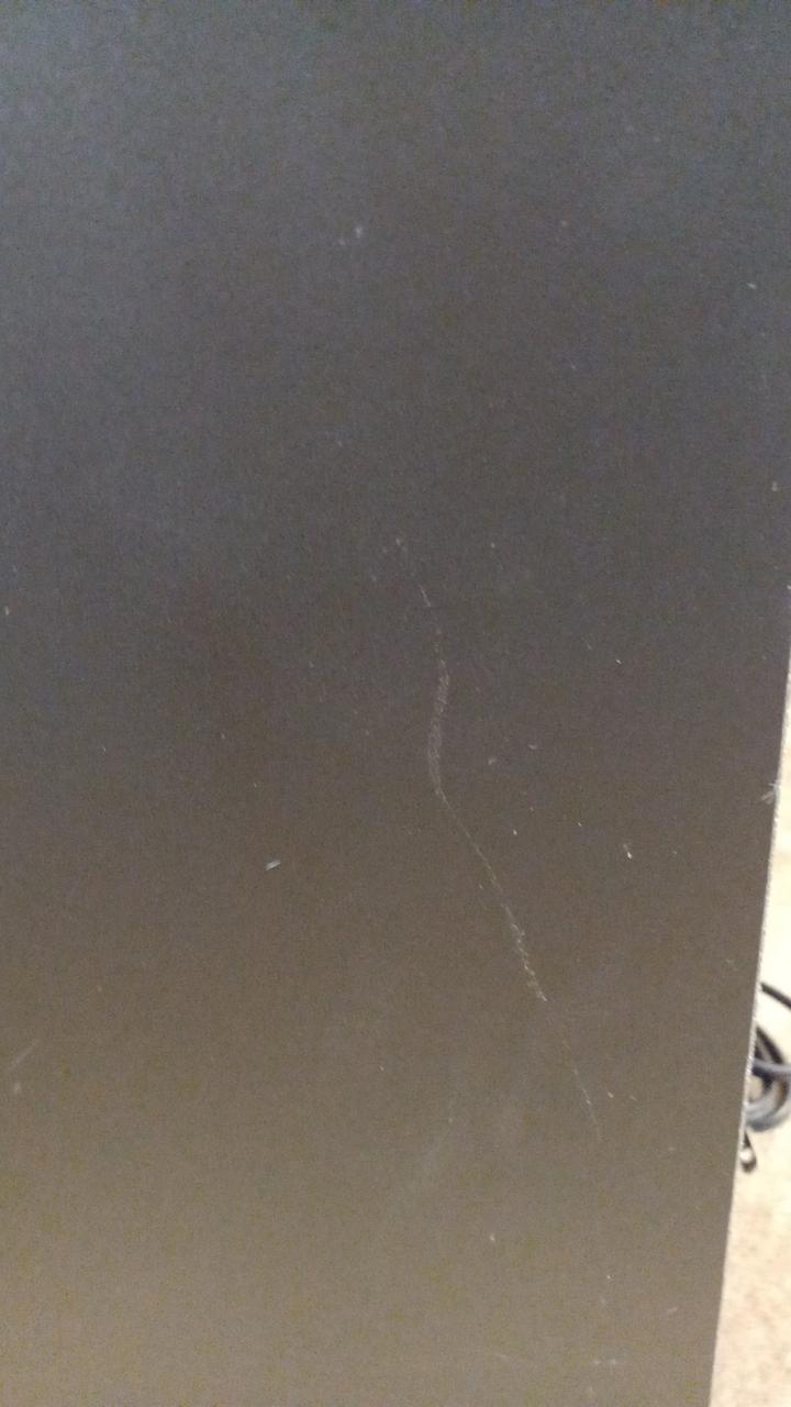 側面にキズ汚れあります