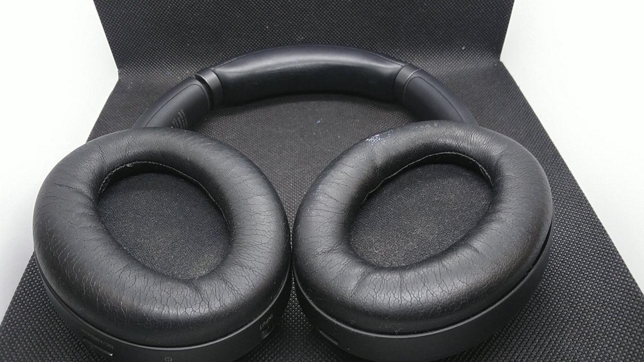 イヤーパッドに汚れあります