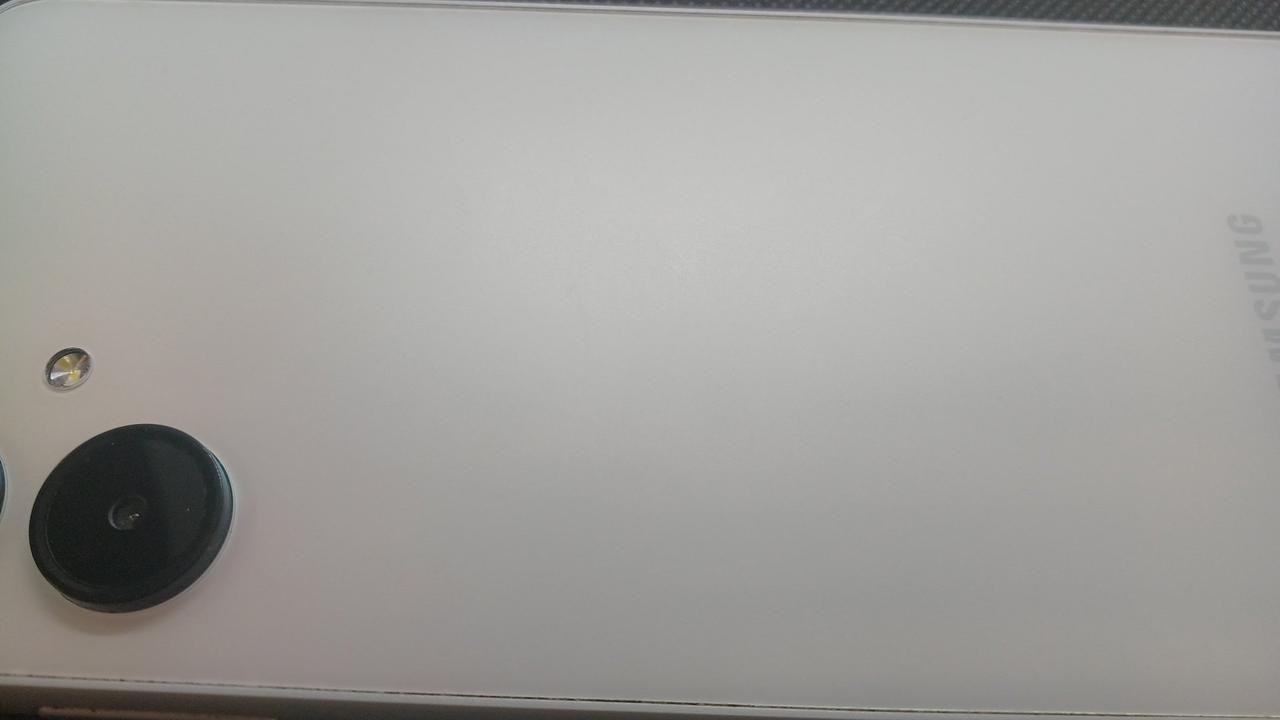 裏面にもキズあります