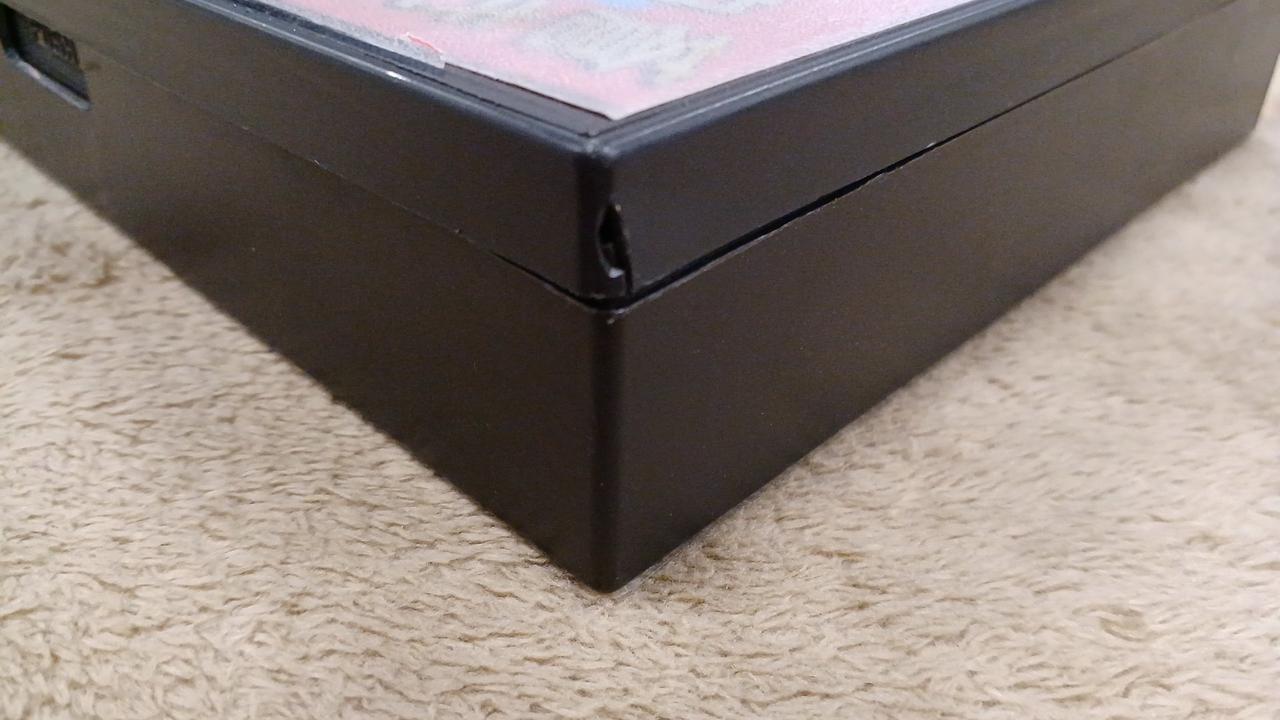 ケース破損部分あり