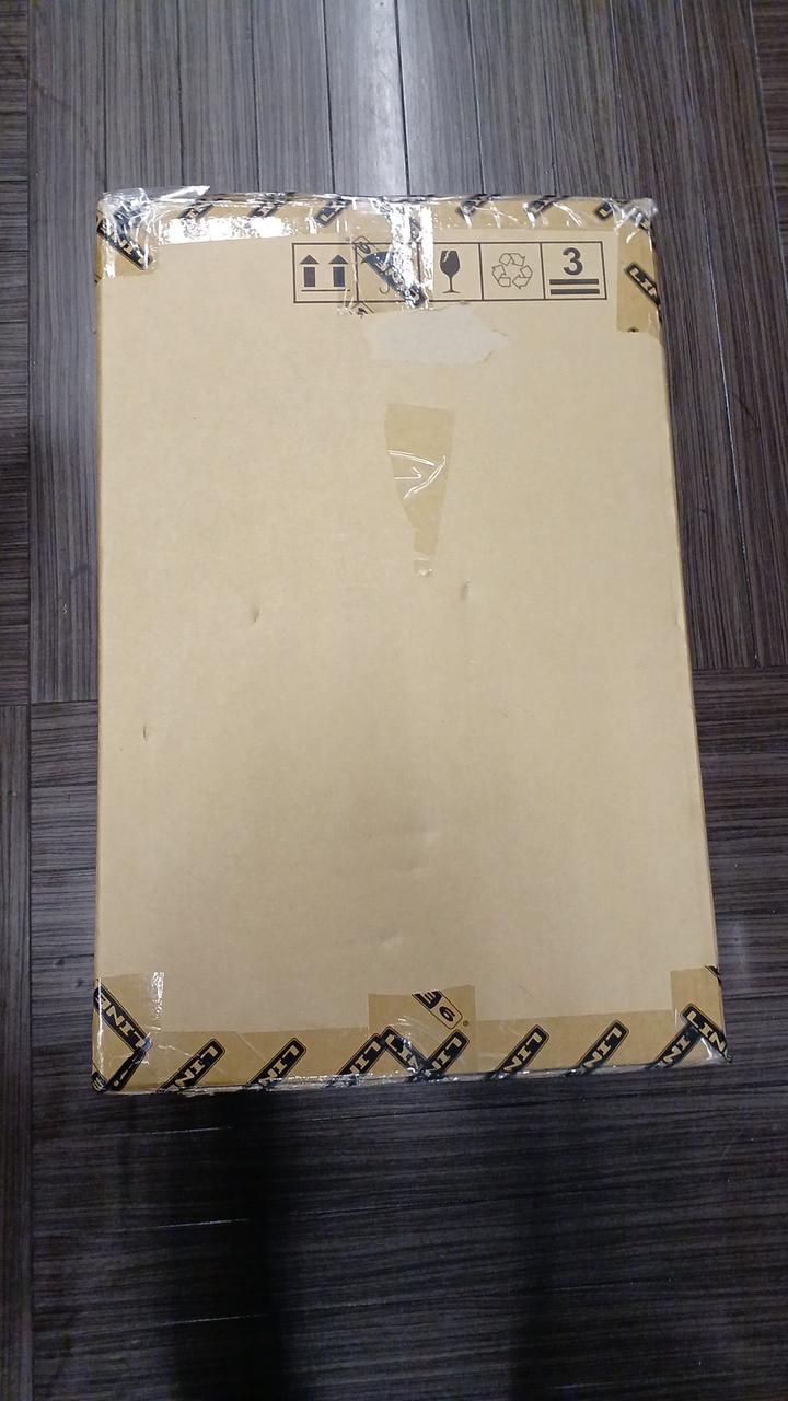 シールの剥がし痕あります