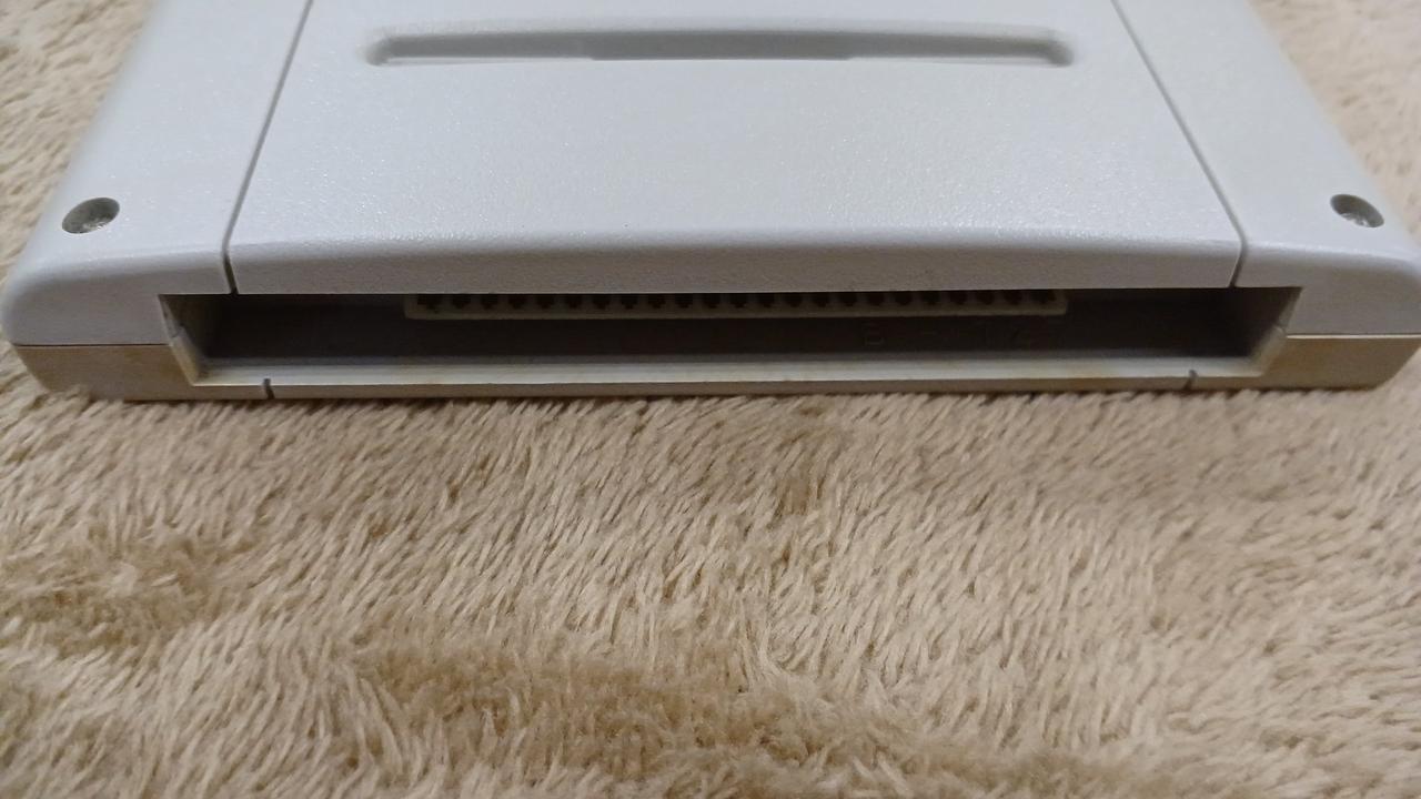 端子周り黄ばみや汚れあります