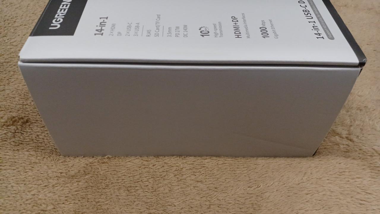 箱に引っ掻きキズあります